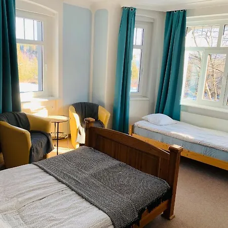 Alojamento de Acomodação e Pequeno-almoço Pod Wiezami 3*