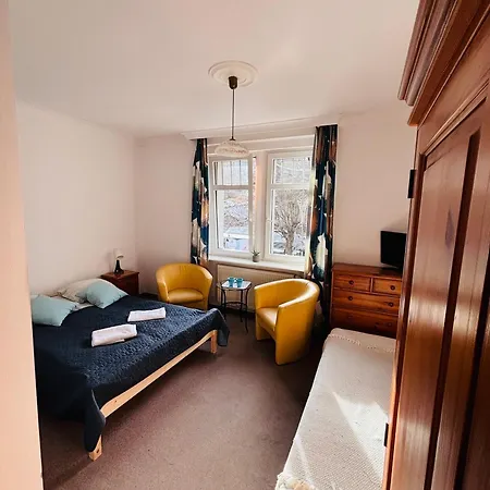 Pod Wiezami Alojamento de Acomodação e Pequeno-almoço 3*